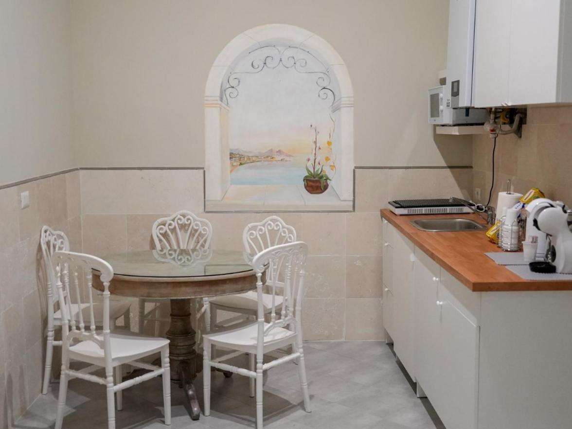 Il Salotto Di Chiaia Hotel Napoli Bagian luar foto