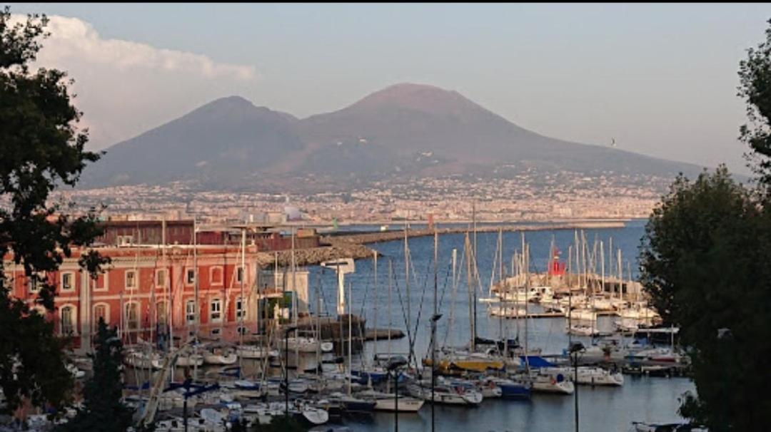 Il Salotto Di Chiaia Hotel Napoli Bagian luar foto